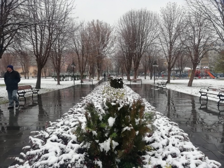 Kayseri’ye 2020’nin İlk Karı Yağdı