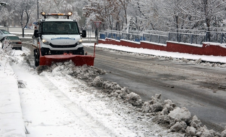 Büyükşehir’in Kar Timleri İş Başında