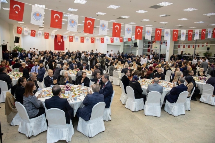 Kent Protokolü, Gaziler Ve Şehit Aileleriyle Yemekte Buluştu