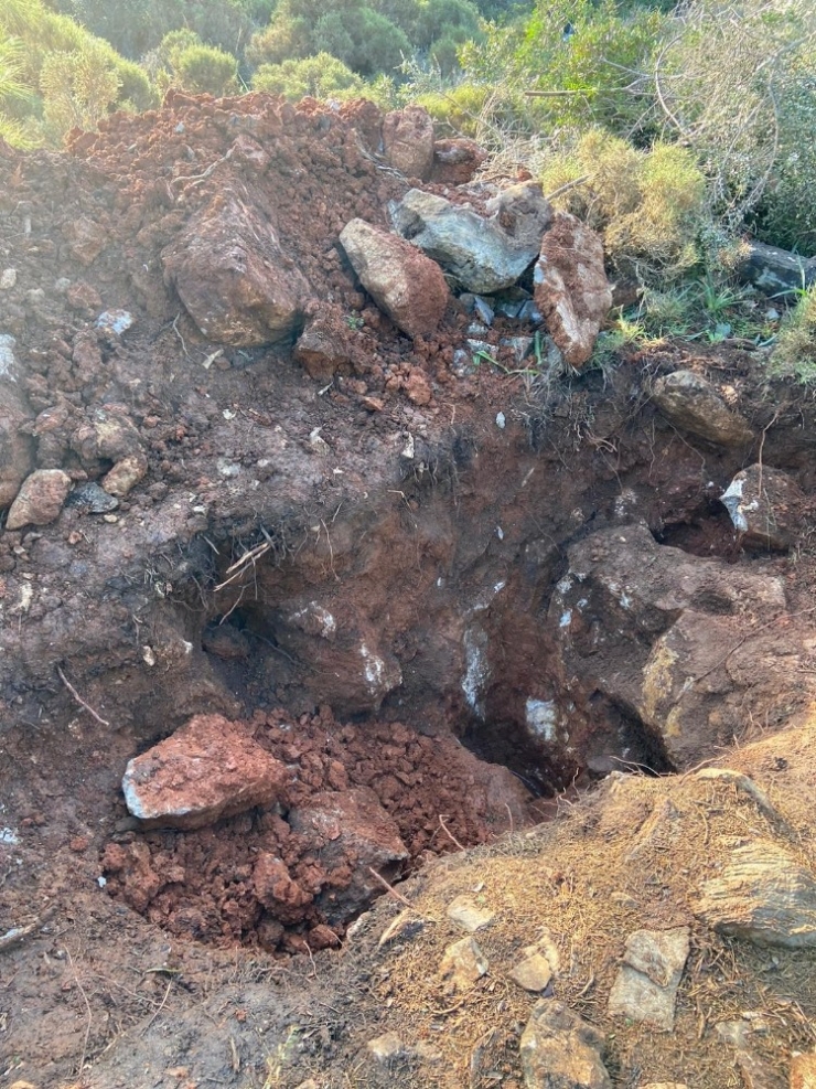 Datça’da Kaçak Kazıya Suçüstü: 6 Gözaltı