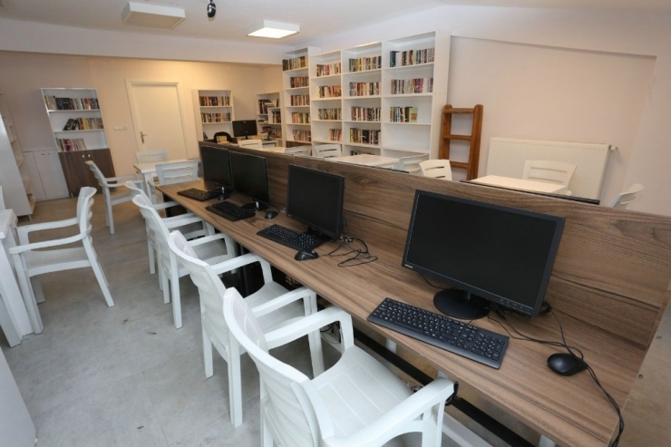 Adalar’daki Ceren Özdemir Gençlik Merkezi Öğrencileri Bekliyor