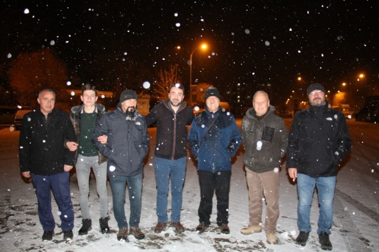 Oltu’da Beklenen Kar Yağdı