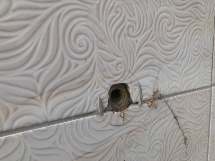 Mezarlık İçindeki Şadırvanın Musluklarını Çaldılar