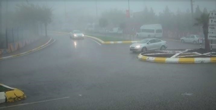 Şanlıurfa’da Yoğun Sis Sürücüleri Zorluyor