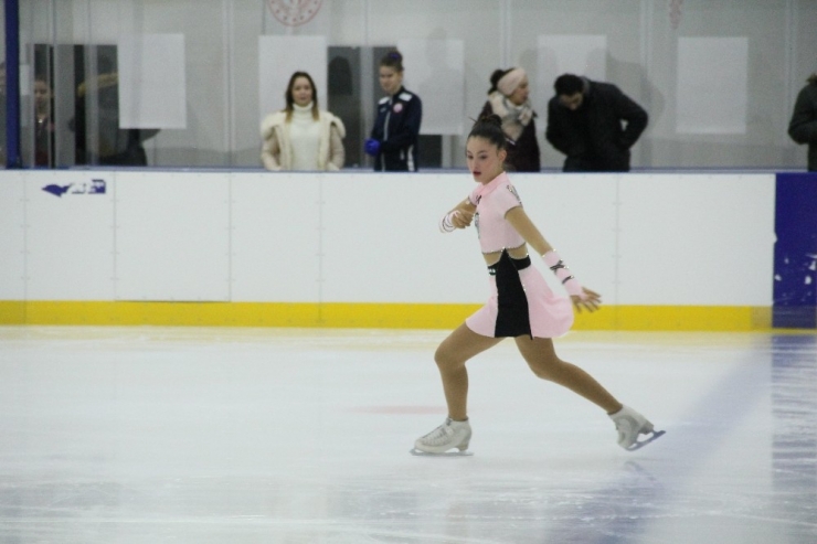 Artistik Buz Pateni Büyükler Türkiye Şampiyonası Samsun’da Başladı