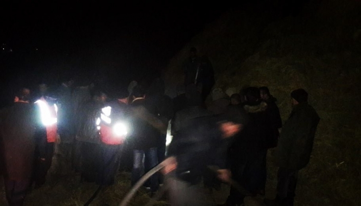 Başkale’de Ot Ve Saman Yangını