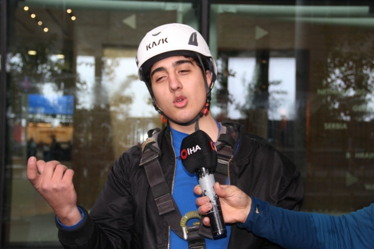 İstanbul Havalimanı’nın Devasa Terminal Camları Dağcılara Emanet