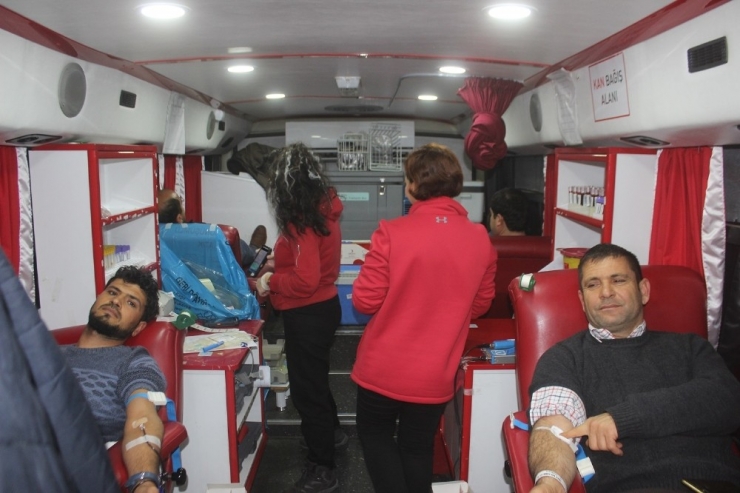 Yavuzeli’nde Kan Bağışı Kampanyası Düzenlendi