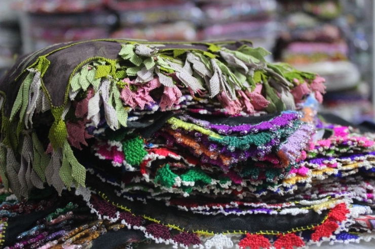 Yüzlerce Yıllık Oyaları Köy Köy Gezip Topluyor