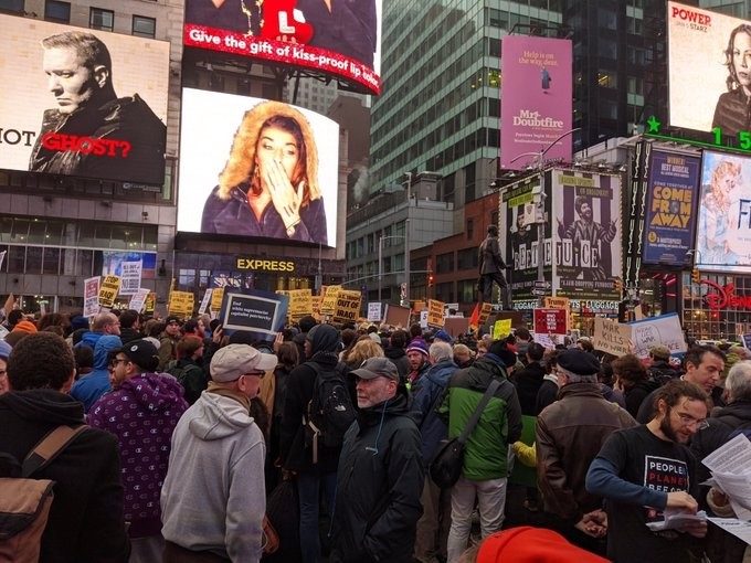 Times Meydanı’nda Savaş Karşıtı Protesto