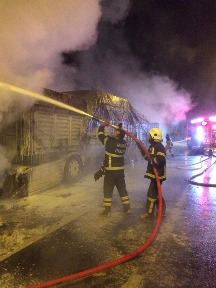 Aksaray’da Sunta Yüklü Tır Alev Alev Yandı