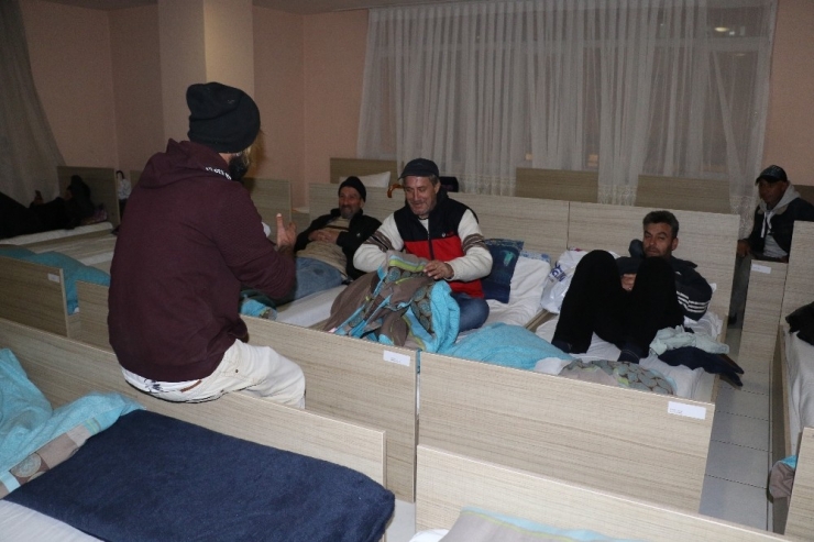 Soğuktan Etkilenen Vatandaşlara Bimekan Kucak Açtı