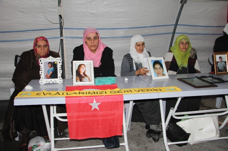 Annelerin Hdp Önündeki Evlat Nöbeti 125’inci Gününde