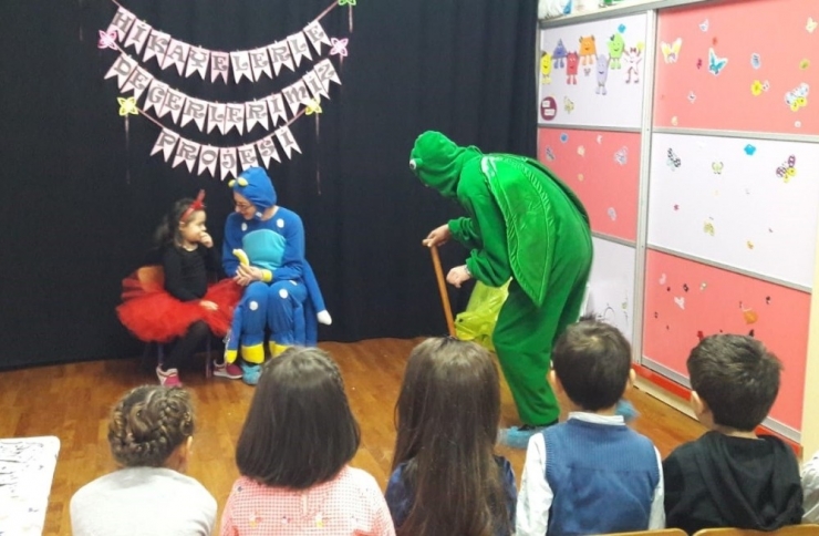 Veliler Hem Hazırladı Hem Çocuklarıyla Oynadı