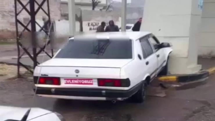 Çaldıkları Aracı Gelin Arabası Gibi Süslediler, Polisten Kaçamadılar