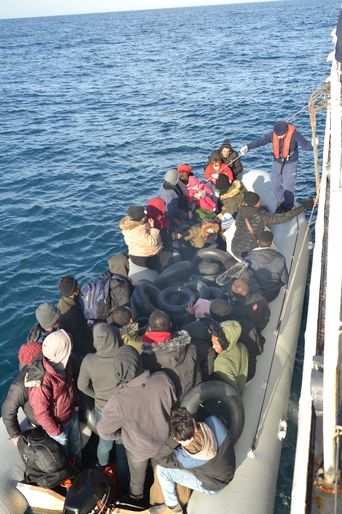 İzmir’de Bir Düzensiz Göçmen Operasyonu Daha