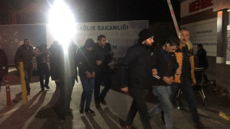 Araçlardan Akü Çalan Baba, Oğul Ve Arkadaşı Yakalandı