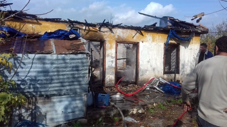 Baraka Ev Yangında Kül Oldu