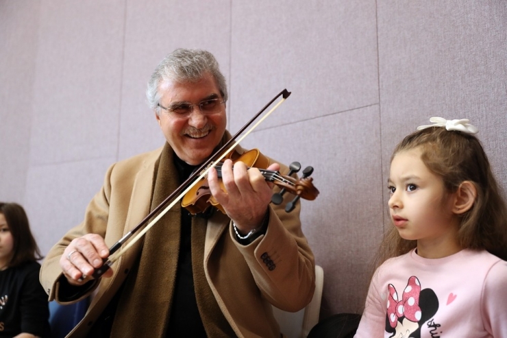 Başkan Yüce, Adapazarı Sosyal Gelişim Merkezini Ziyaret Etti