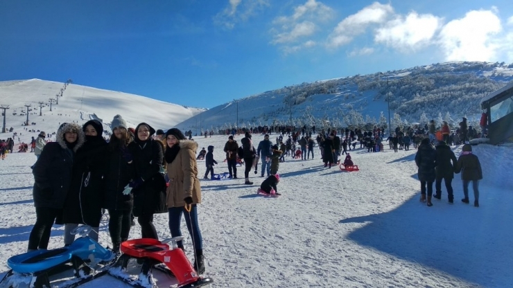 Akdağ Kayak Merkezi’ne Büyük İlgi
