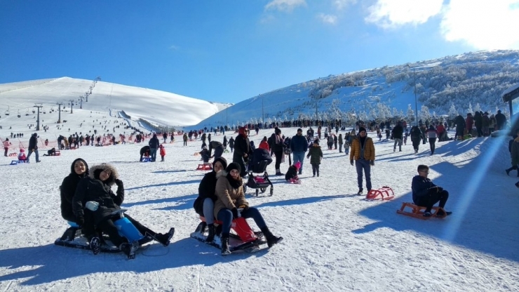 Akdağ Kayak Merkezi’ne Büyük İlgi