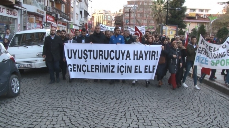 Çaykur Rizespor Taraftarlarından Uyuşturucuya Karşı Yürüyüş