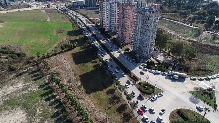 Adanalıların Kitap Aşkı Kuyruk Oluşturdu