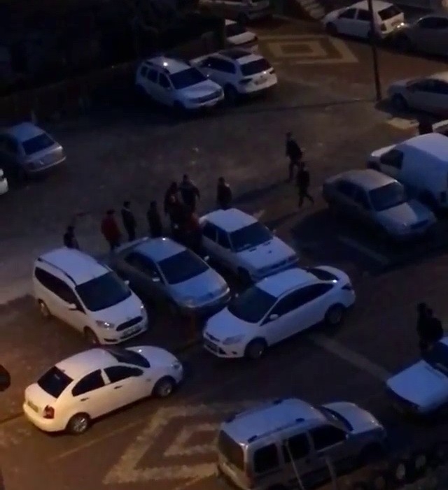 Tekme Ve Yumruklarla Birbirlerine Girdiler