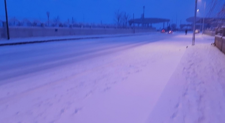 Afyonkarahisar’da Yoğun Kar Yağışı Hayatı Olumsuz Etkiledi