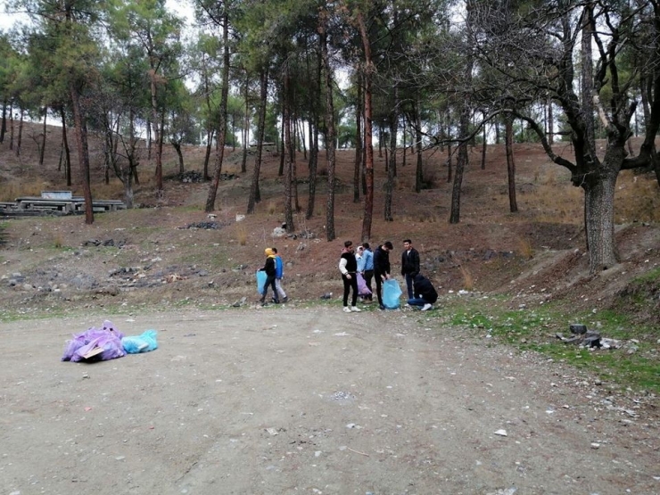 Ak Partili Gençlerden Çevre Temizliği