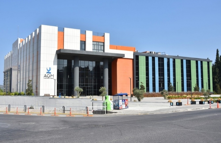 Nadir Nadi Kütüphanesinde Kitap Sayısı 18 Bini Aştı