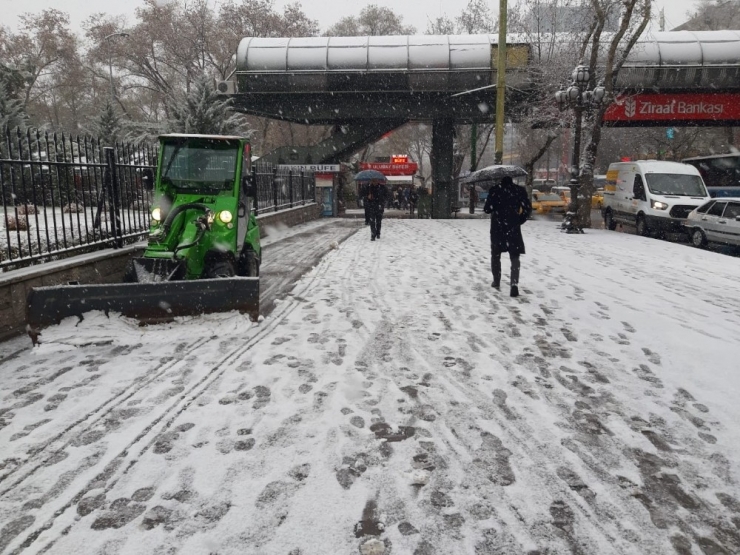 Başkent’te Karla Mücadele
