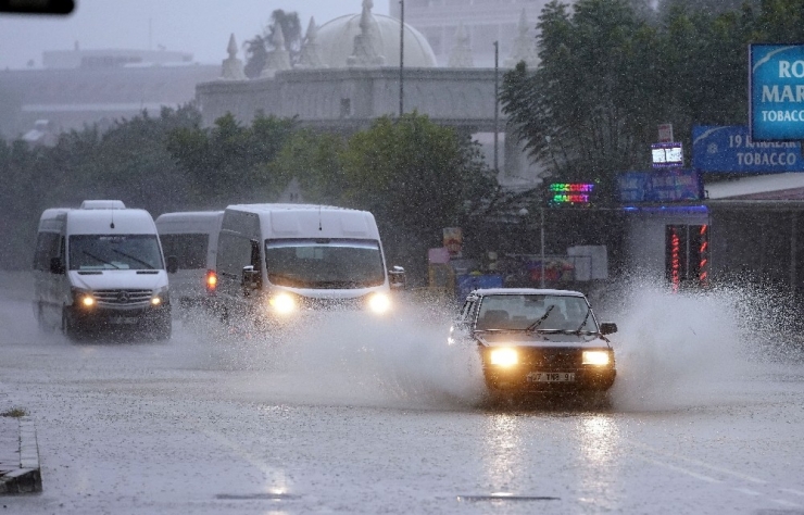 Antalya’da Futbola Fırtına Arası