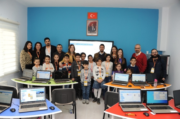Balçova’da Geleceğin Bilgisayar Dahileri Yetişiyor