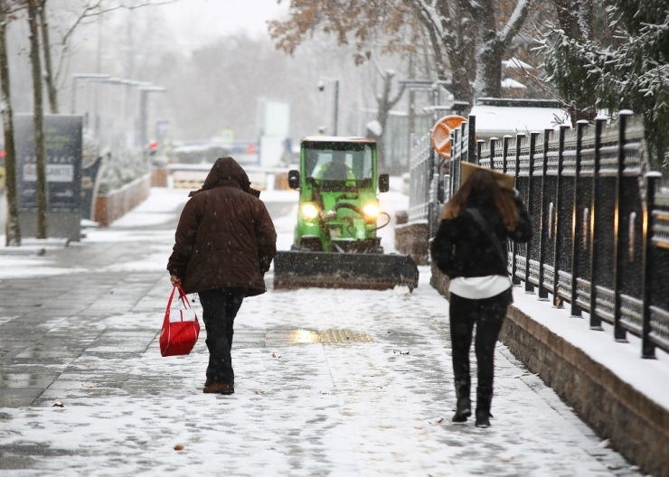 Başkent Beyaza Büründü