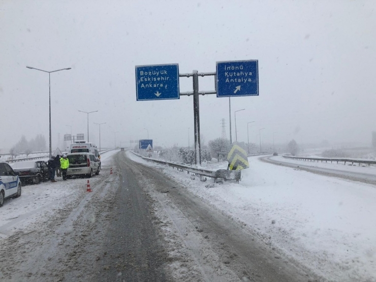 Otomobil İle Kamyonet Çarpıştı: 2 Yaralı