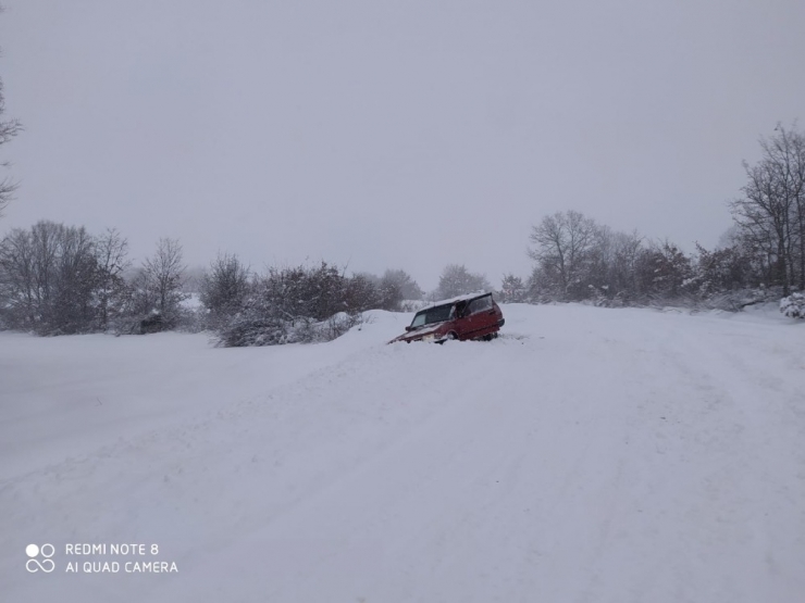 Bilecik’te Yolda Kalan Öğrenci Servisi Ve Vatandaşlar Kurtarıldı