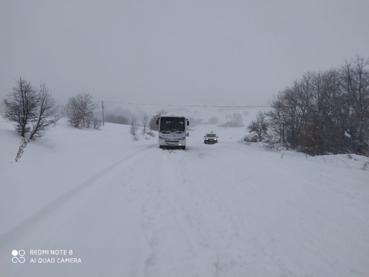 Bilecik’te Yolda Kalan Öğrenci Servisi Ve Vatandaşlar Kurtarıldı