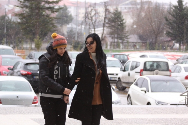 Bolu’da, Uyuşturucu Operasyonunda 3 Kilo 894 Gram Esrar Yakalandı