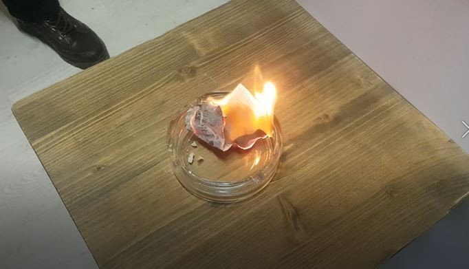 Asgari Ücretli İşçi, 20 Bin Lira İsabet Eden Milli Piyango Biletini Haram Diye Yaktı