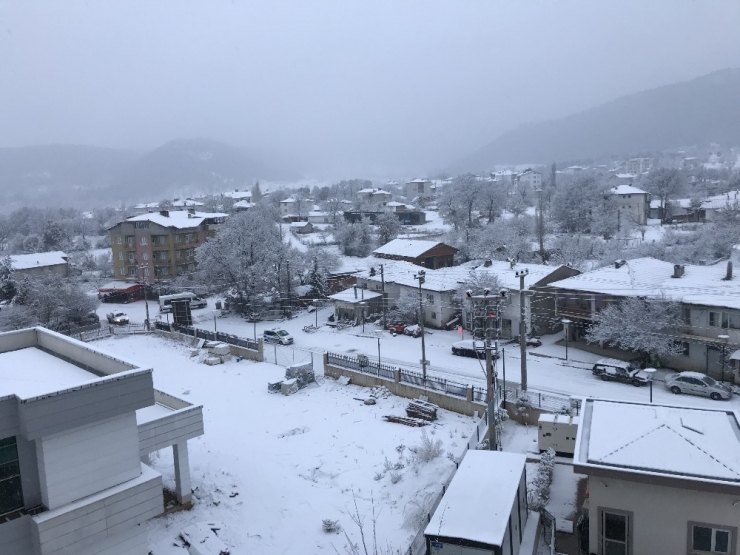 Bursa’nın Büyükorhan İlçesine Yılın İlk Karı Düştü