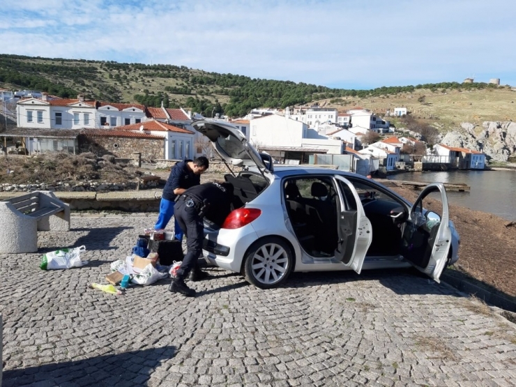 Aracını Denize Sürdü, Camı Kıran Polis Son Anda Kurtardı