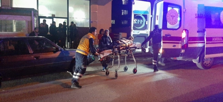 Evinin Önünde Silahlı Saldırıya Uğradı, Kahvehaneye Sığındı