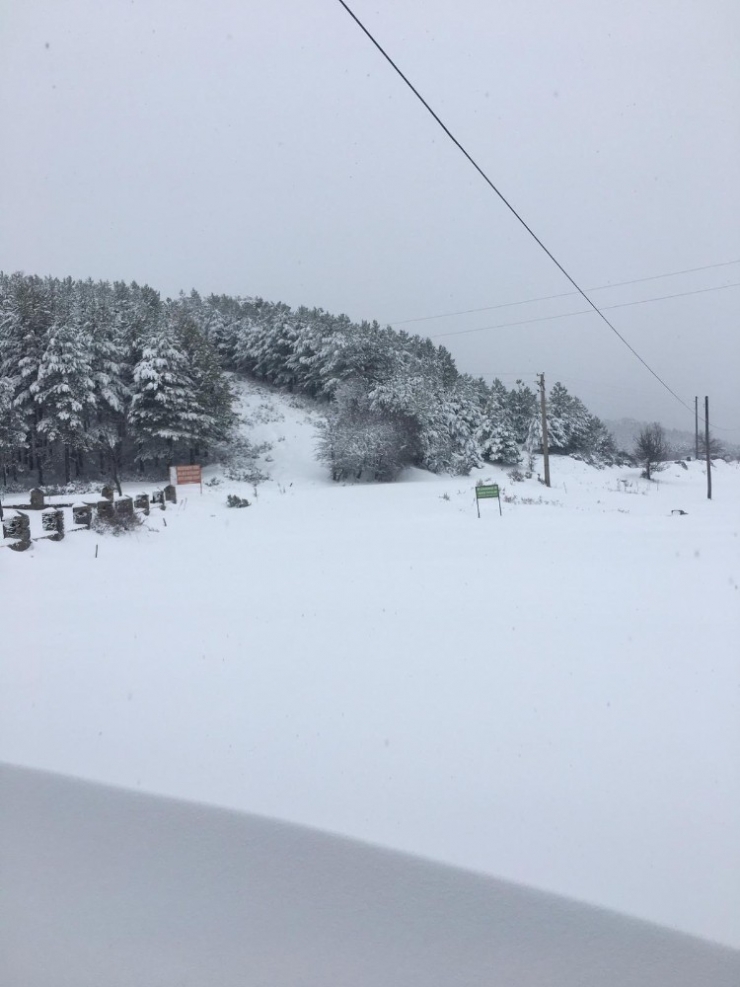 Buz Tutan Gölde Kartpostallık Görüntüler Oluştu