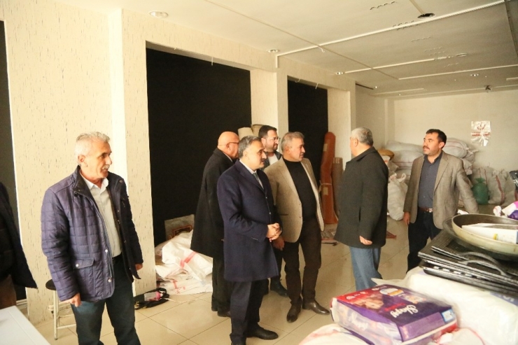 Başkan Cabbar Ve Meclis Üyelerinden Yardım Toplama Noktasına Ziyaret