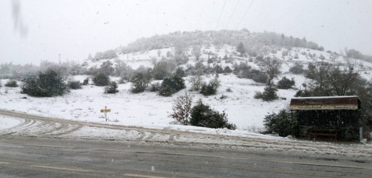 Çanakkale’nin Bazı İlçeleri Beyaza Büründü