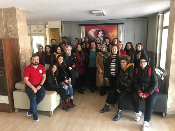 Üniversite Öğrencileri 2020’nin İlk Ziyaretini Yaşlılar Konukevine Gerçekleştirdi