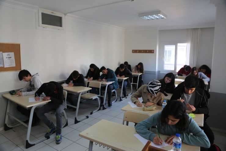 Erdemli Belediyesi Kurs Merkezi’nde Yeni Dönem Kayıt Sınavı Yapıldı
