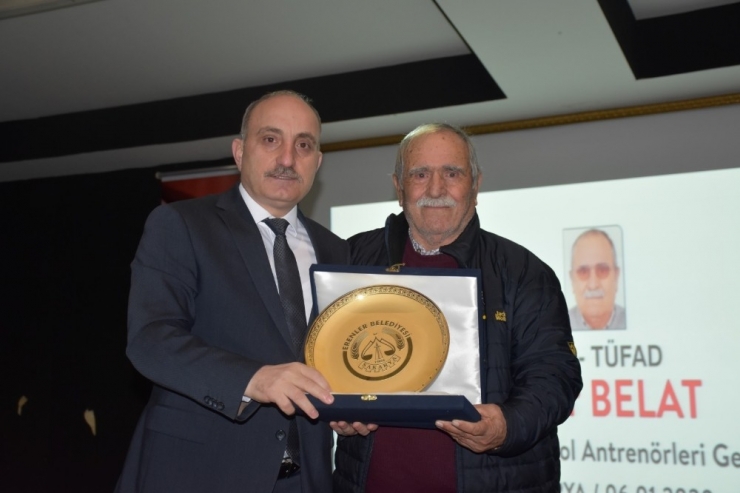 Tüfad’ın ‘Sürekli Futbol Antrenörleri Gelişim’ Seminerine Erenler’de Yapıldı