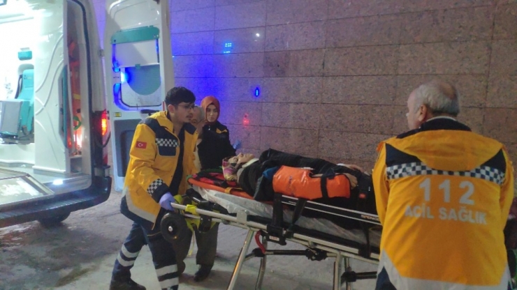 Yoldan Çıkan Araç Su Kanalına Uçtu: 3 Yaralı